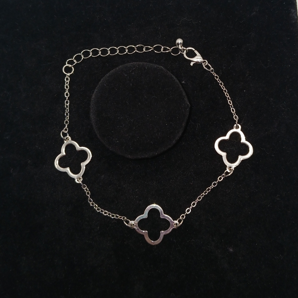 SilverTone Hollow Clover Style Bracelet 95